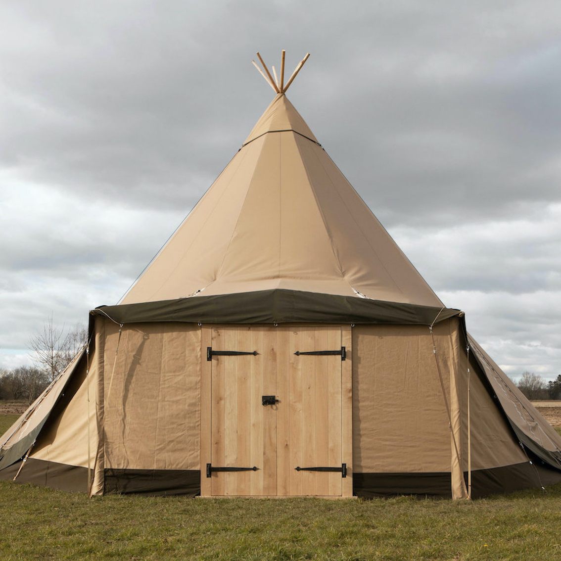 Tipi with doors